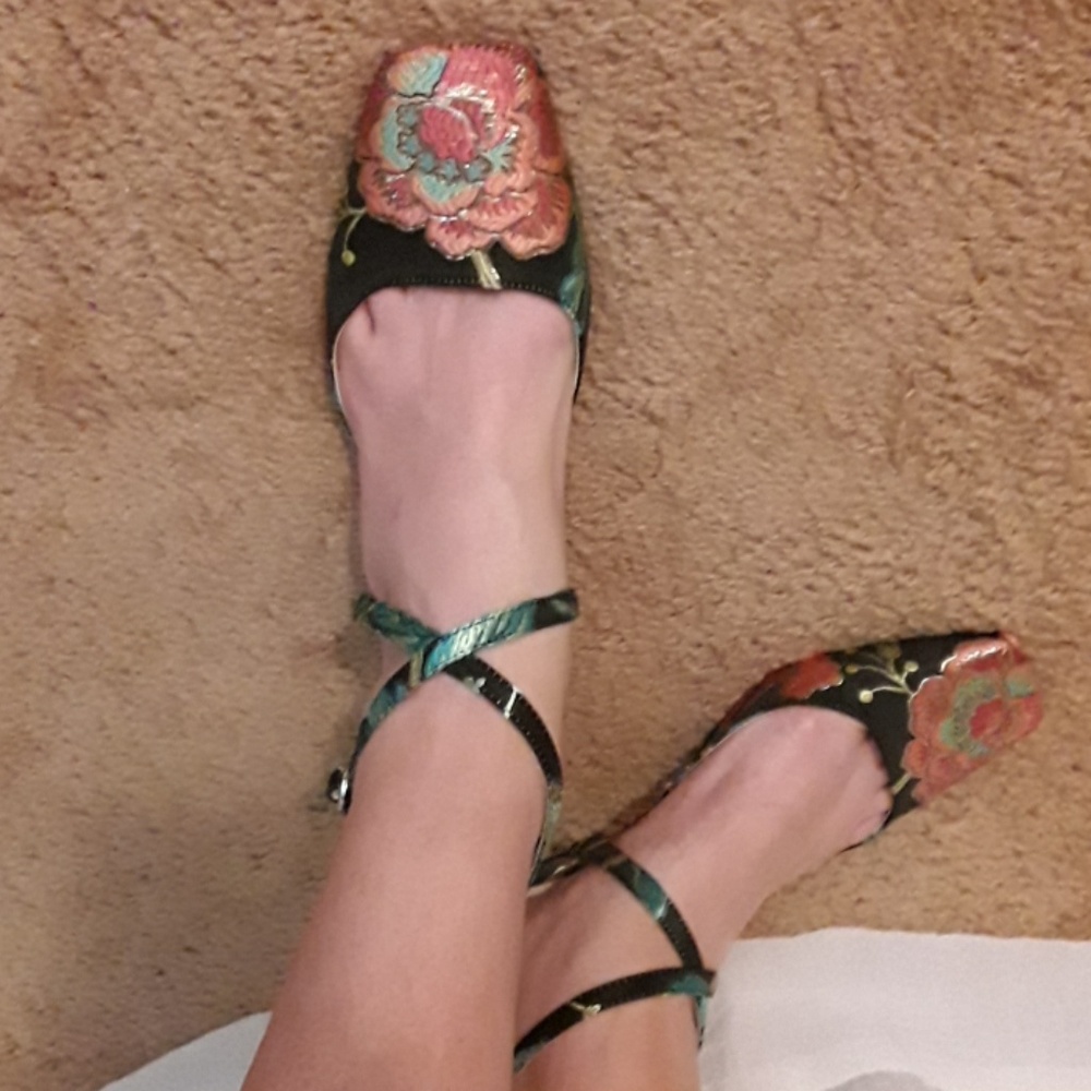 Embroidered kitten heels